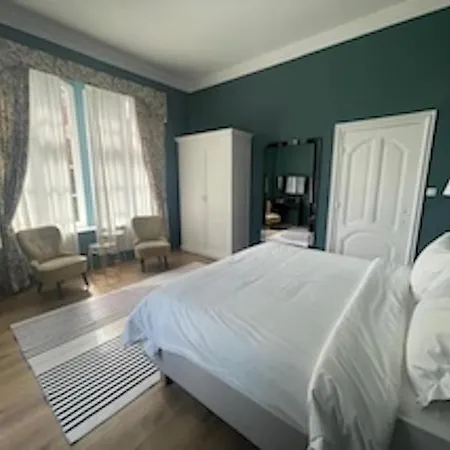 Damseaux Hotel *