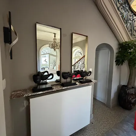 Damseaux Hotel *