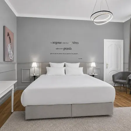 Damseaux Hotel *